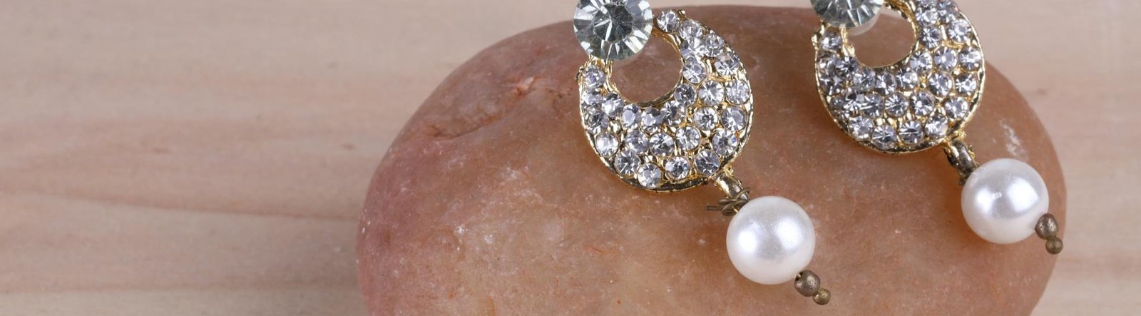 page hero, pearl earrings